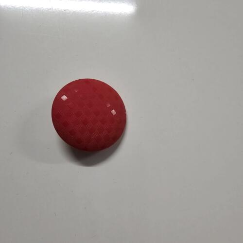 Roter Knopf Karo