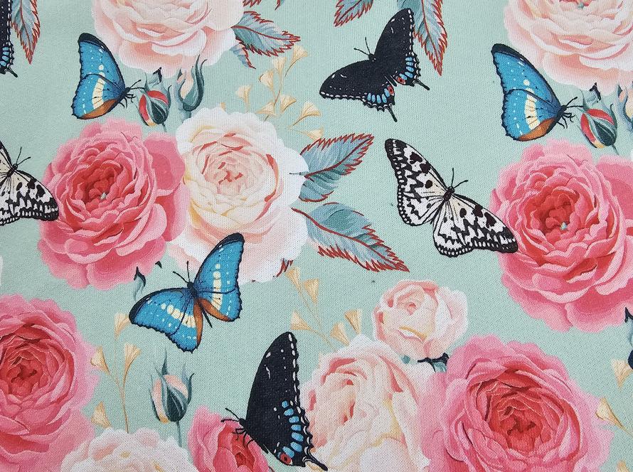 Rosen mit Schmetterling