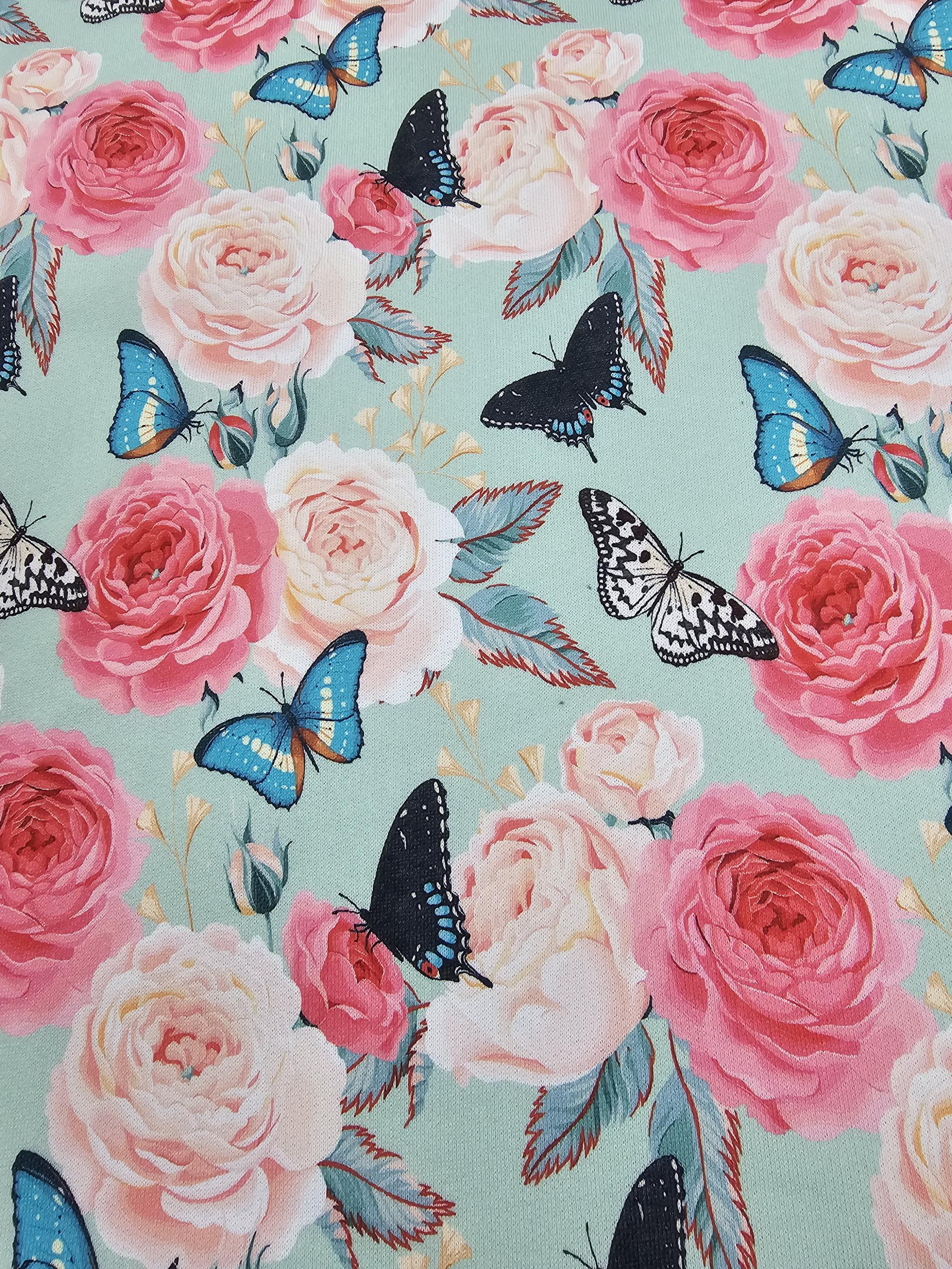 Rosen mit Schmetterling